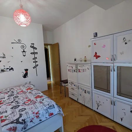 Artistica Skopje, 2 Bdr 斯科普里